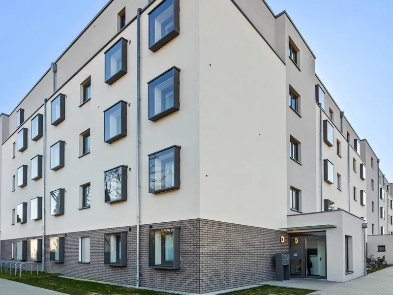 Offene Küche und Terrasse – 2-Zimmer-Wohnung im LUI Spandau — photo 1